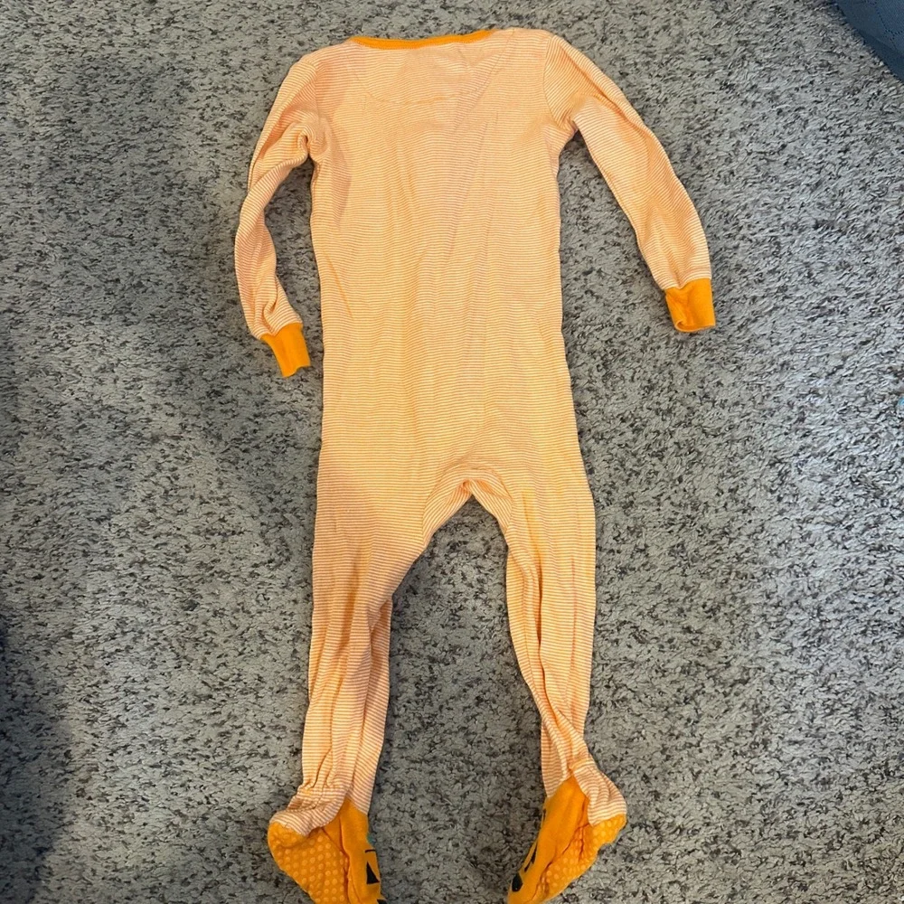 The Childrens Place Baby Orange Striped Pumpkin Halloween Footed Pajamas 12-18M